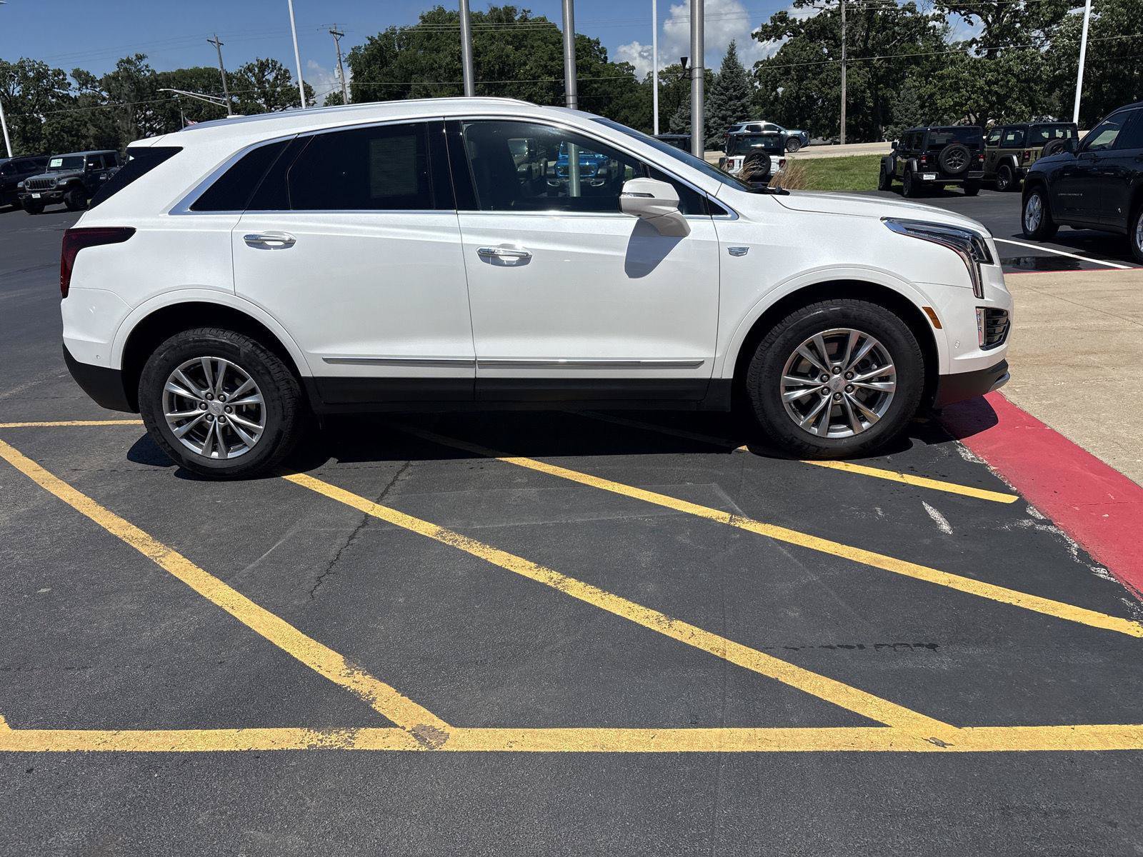 Used 2022 Cadillac XT5 Premium Luxury w/ Technology Package AWD/4WD image 4