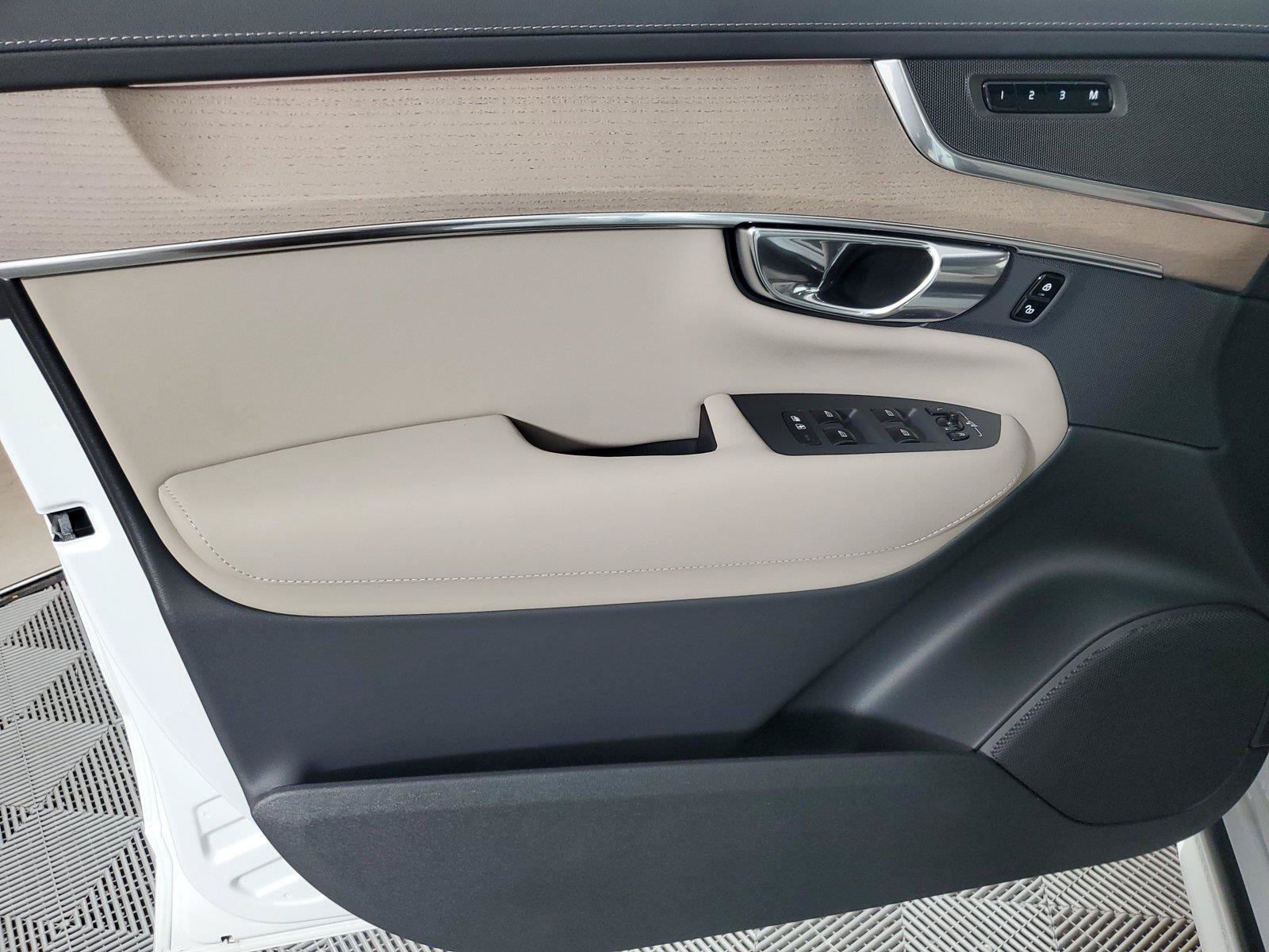 New 2026 Volvo XC90 T8 Plus w/ Protection Package Premier AWD/4WD image 19