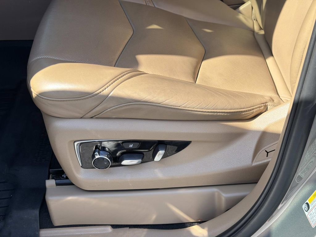 Used 2019 Cadillac Escalade ESV Platinum AWD/4WD image 25