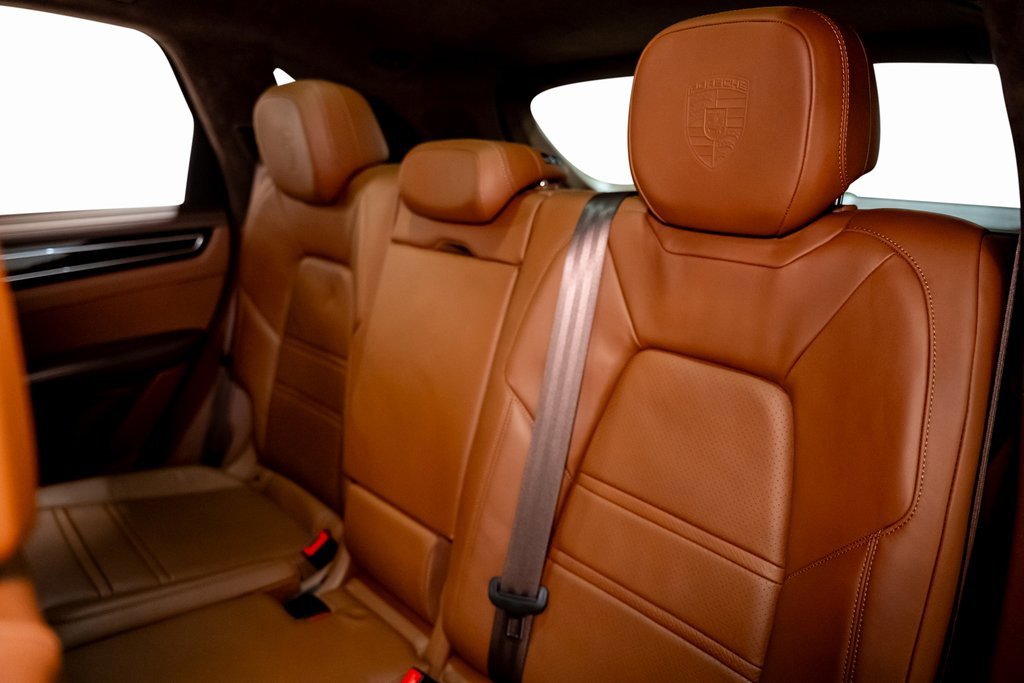 Used 2021 Porsche Cayenne Turbo image 33