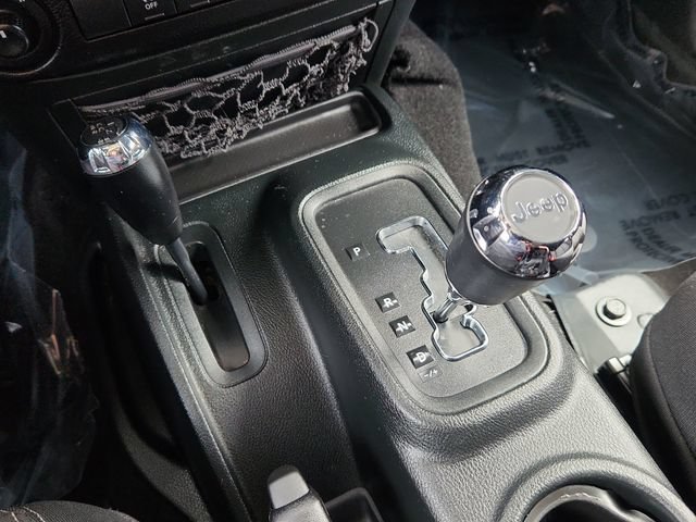 Used 2018 Jeep Wrangler Unlimited Sahara AWD/4WD image 39