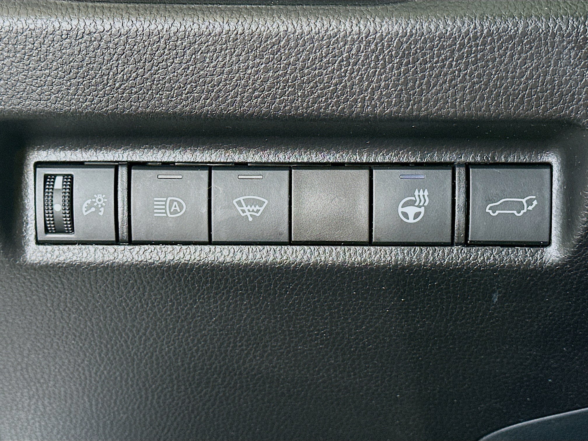 Used 2021 Toyota RAV4 XLE Premium FWD image 17
