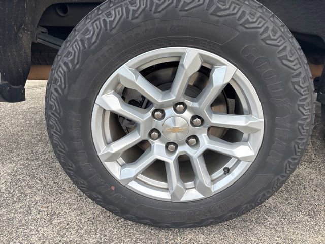 Used 2022 Chevrolet Silverado 1500 LT w/ Z71 Off-Road Package AWD/4WD image 12