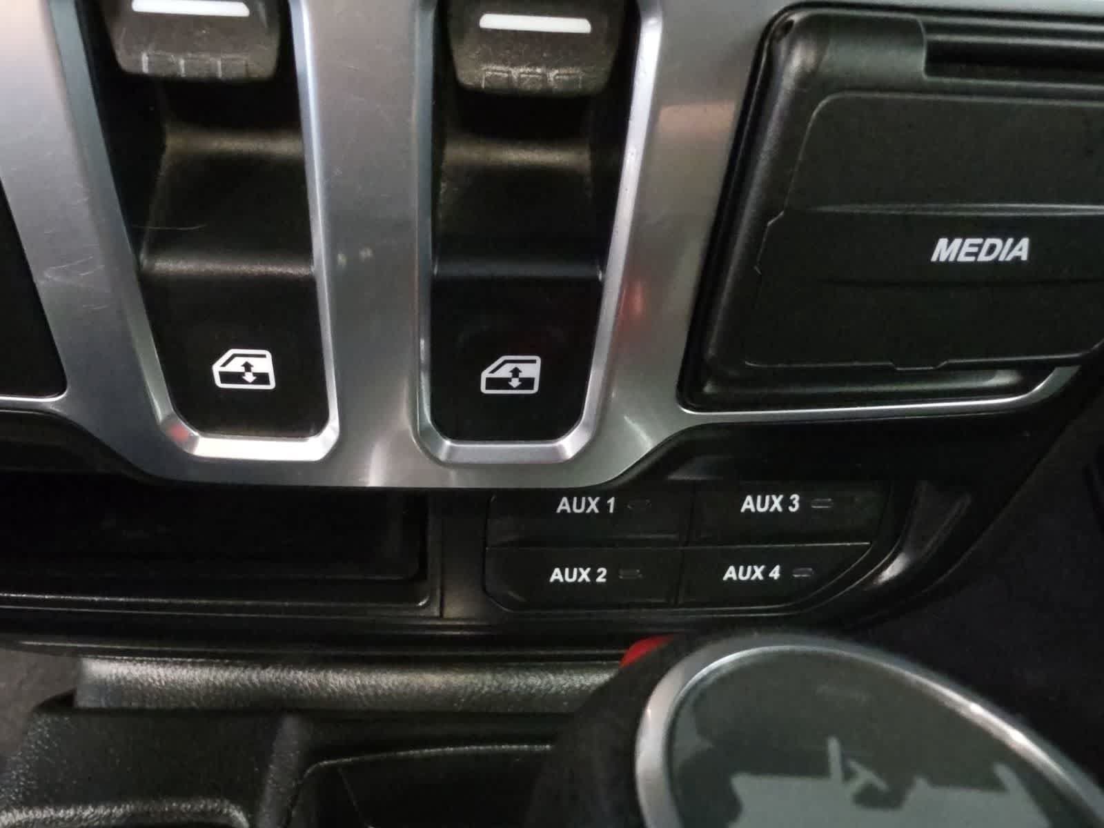 Used 2020 Jeep Wrangler Sport AWD/4WD image 21