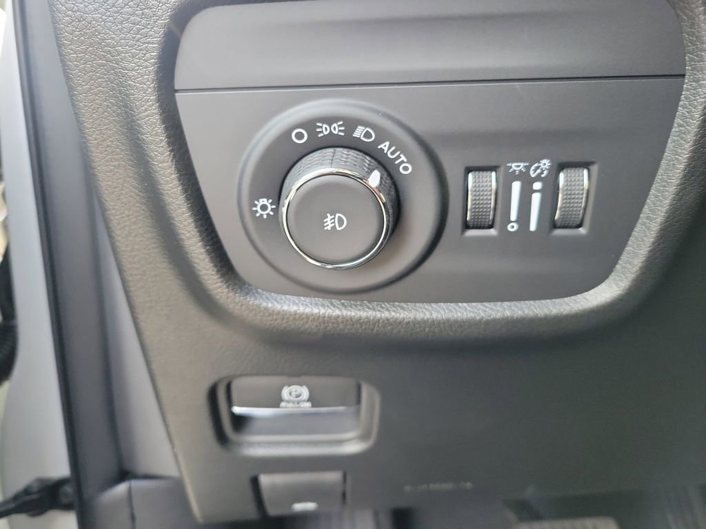 Used 2025 Jeep Grand Cherokee Summit w/ Obsidian Package image 31