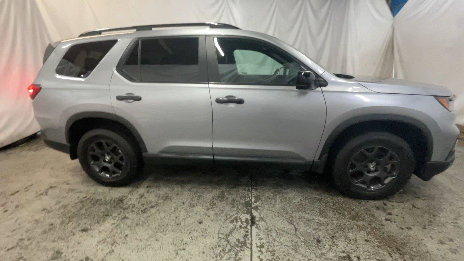 Certified 2025 Honda Pilot TrailSport image 4