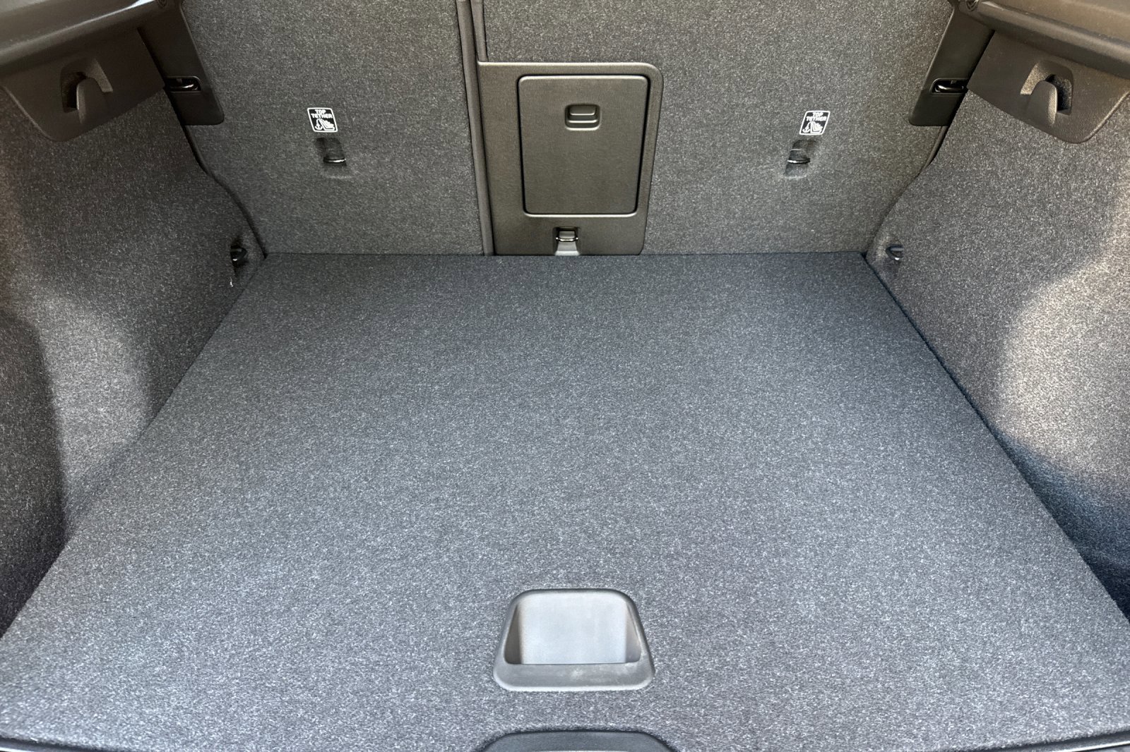 New 2025 Volvo XC40 B5 Core w/ Protection Package Premier image 13