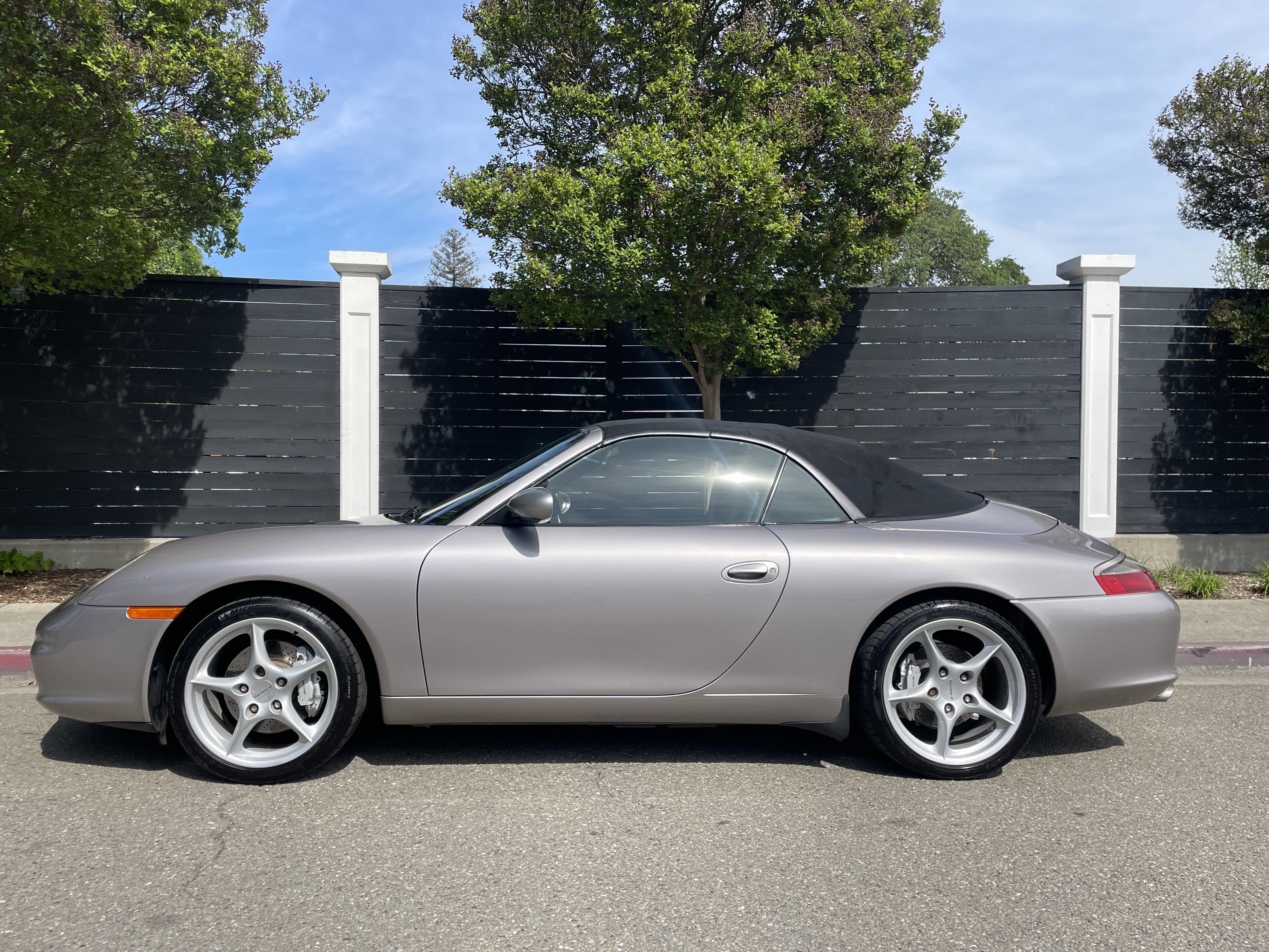 Used 2003 Porsche 911 Carrera 4 image 2