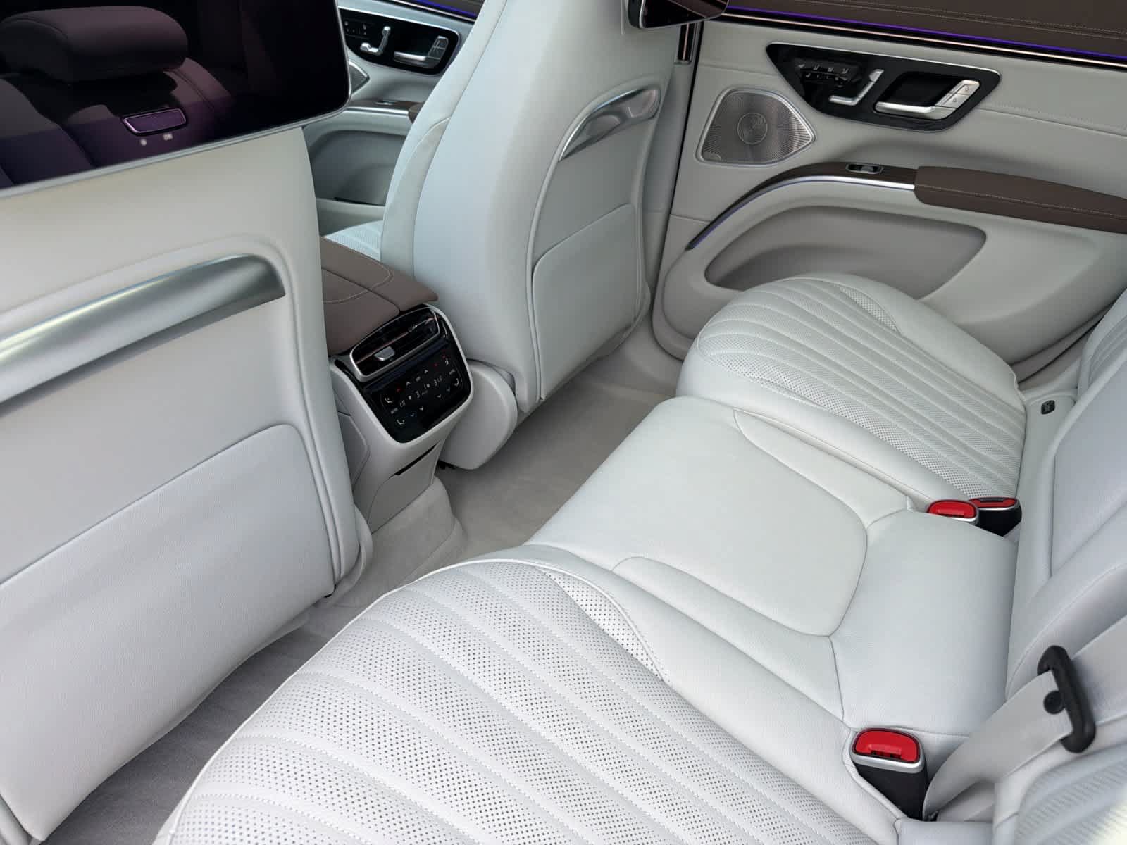New 2027 Mercedes-Benz EQS 400 4MATIC SUV image 11