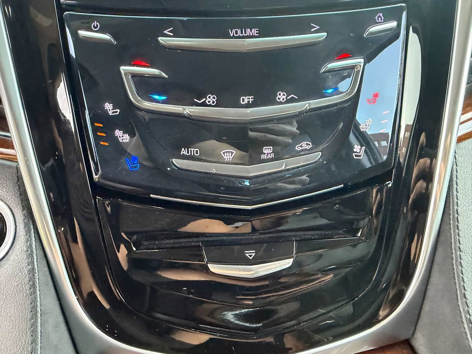 Used 2020 Cadillac Escalade ESV Premium Luxury image 32