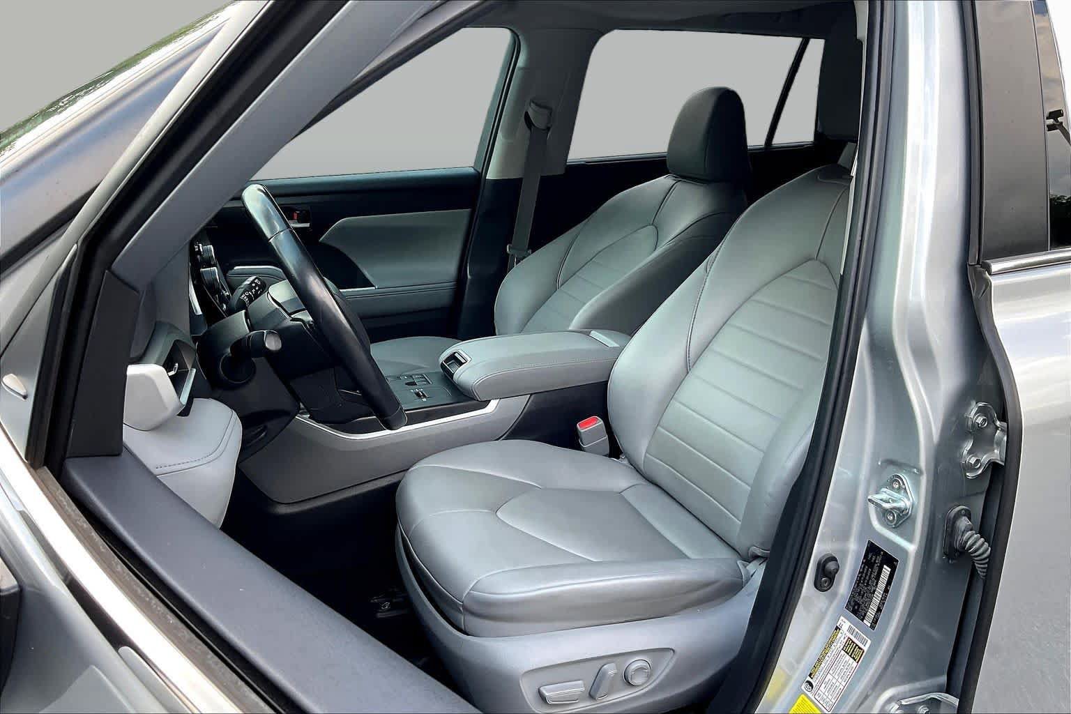 Used 2023 Toyota Highlander XLE FWD image 8