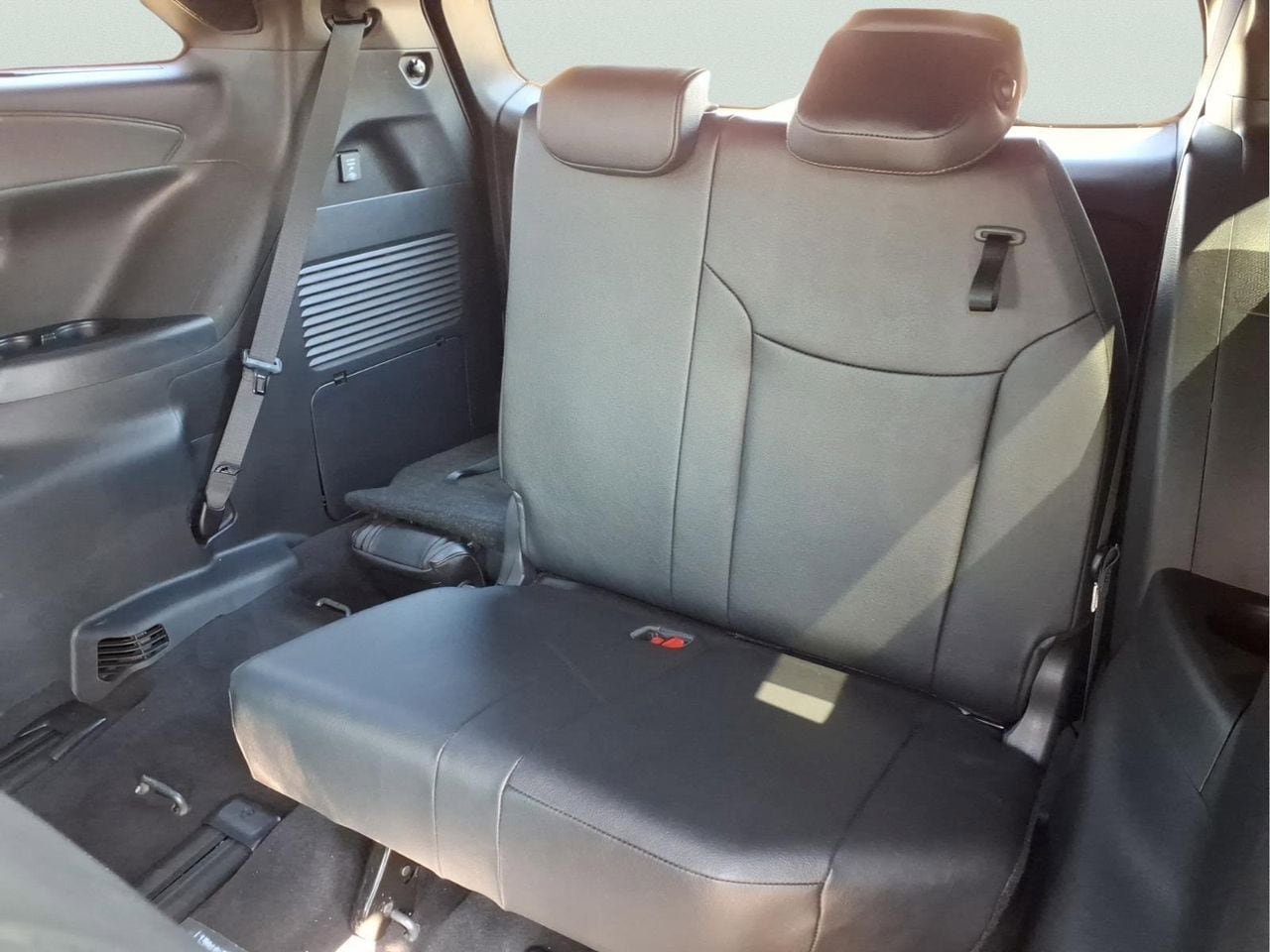 Used 2025 Toyota Sienna Platinum FWD image 12