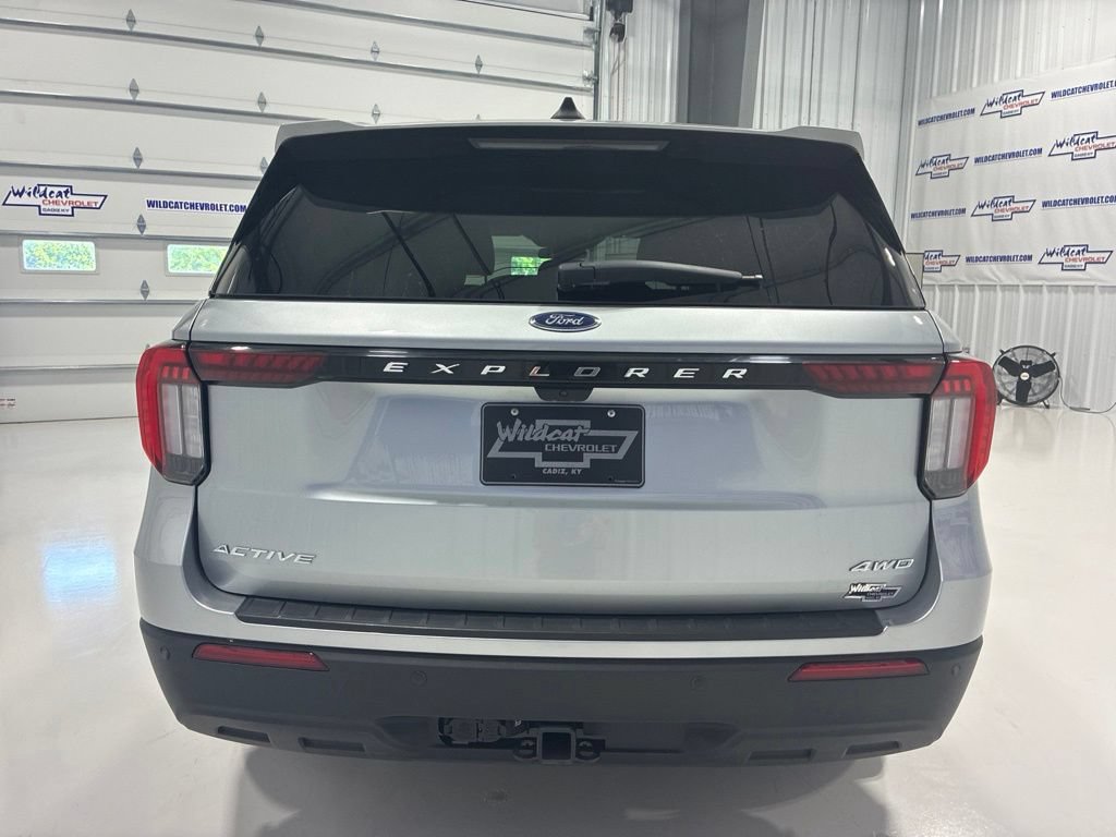 Used 2025 Ford Explorer Active AWD/4WD image 5