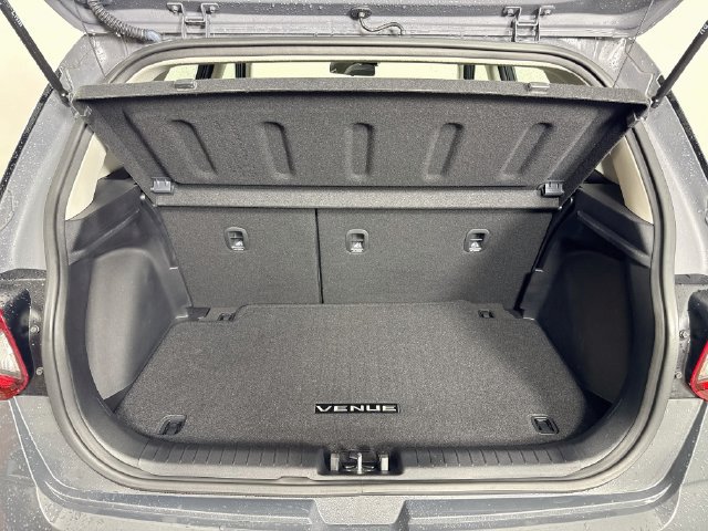 Certified 2025 Hyundai Venue SEL FWD image 38