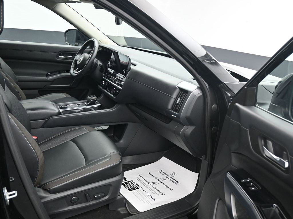 Used 2023 Nissan Pathfinder SL w/ SL Premium Package image 14