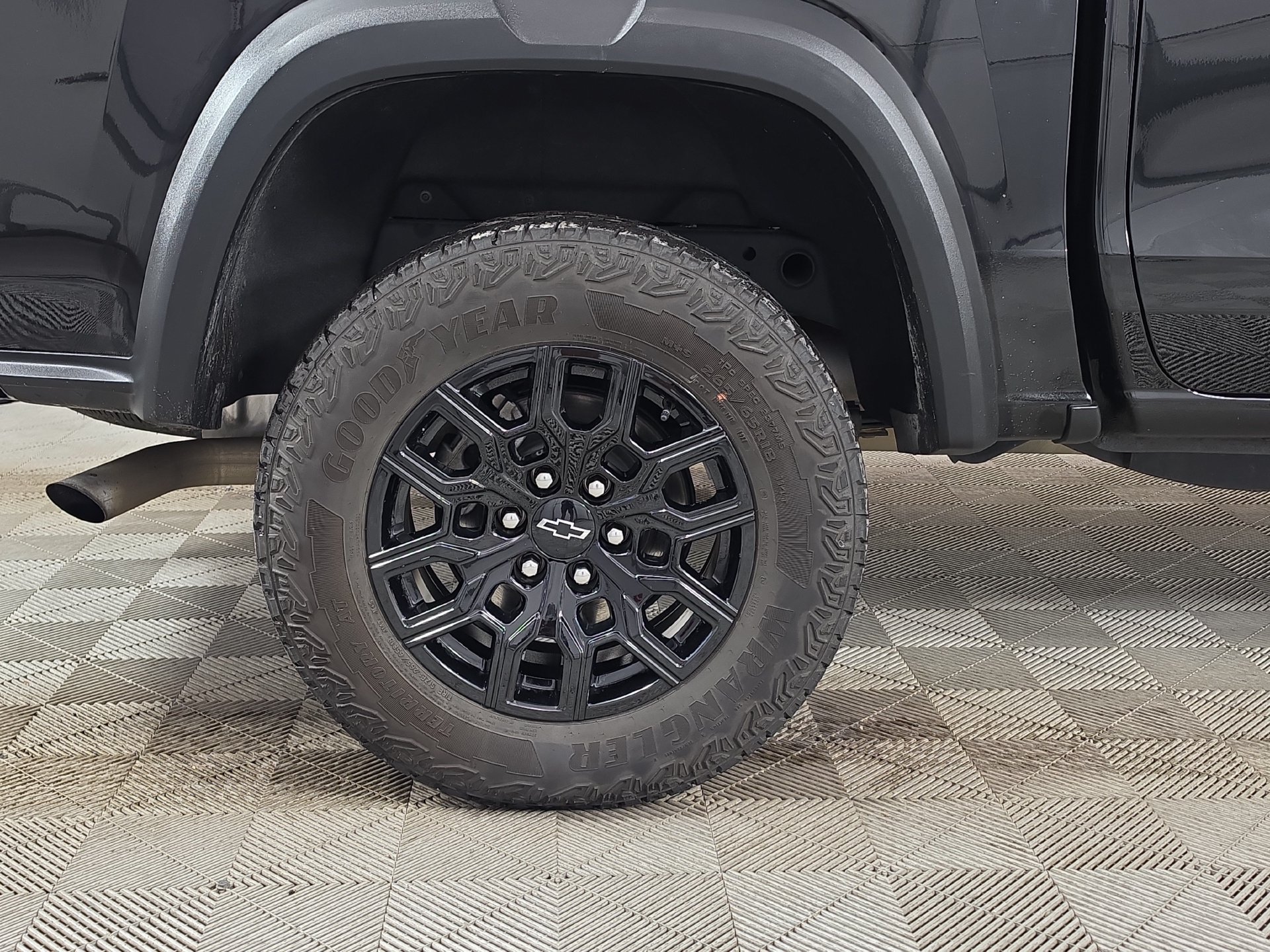 Used 2024 Chevrolet Colorado Trail Boss w/ Technology Package AWD/4WD image 9