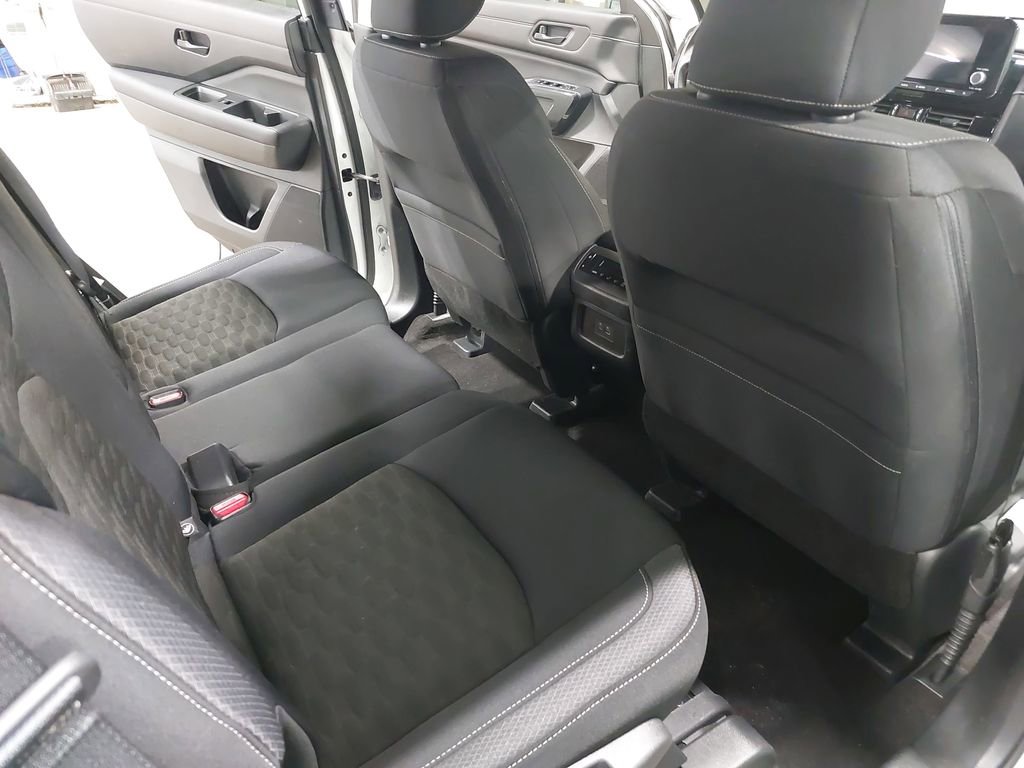 Used 2023 Nissan Pathfinder SV image 11