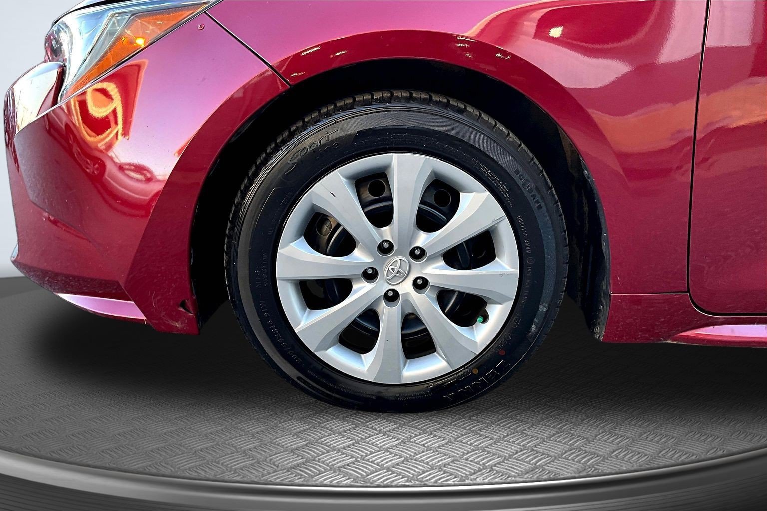 Used 2024 Toyota Corolla LE FWD image 28