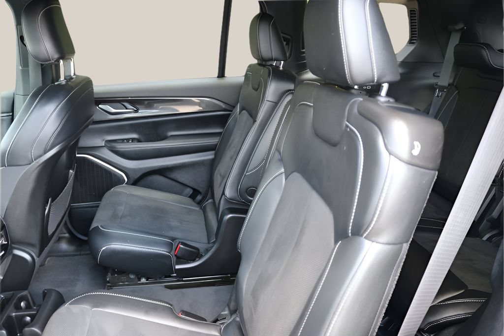 Used 2022 Jeep Grand Cherokee L Laredo AWD/4WD image 17