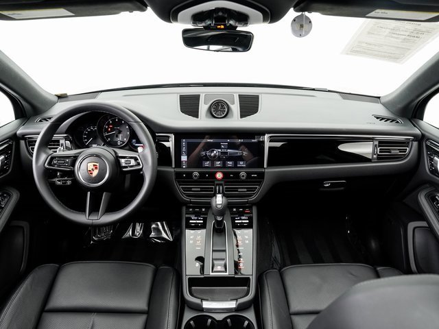 Certified 2025 Porsche Macan image 23