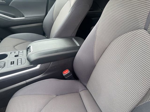 Used 2024 Toyota Highlander LE AWD/4WD image 22