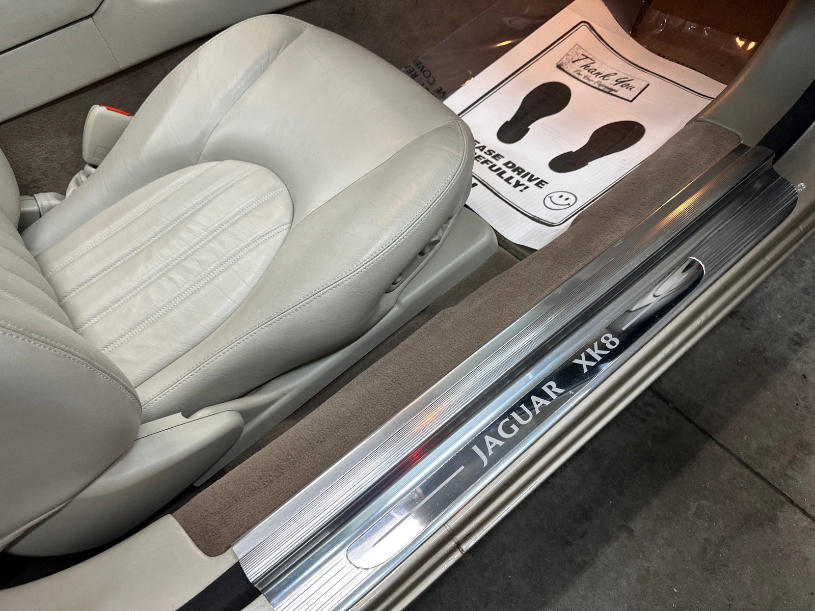 Used 2001 Jaguar XK8 Convertible image 31