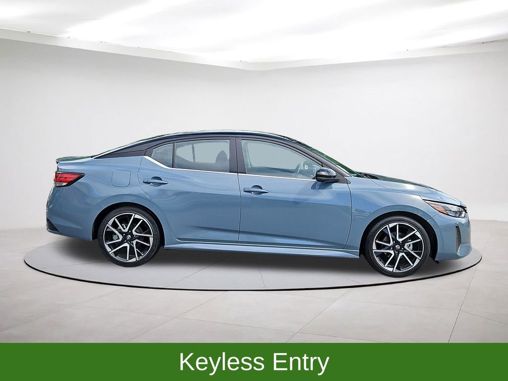 Used 2025 Nissan Sentra SR w/ SR Premium Package FWD image 8