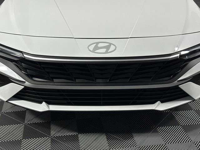 Used 2025 Hyundai Elantra Hybrid FWD image 47