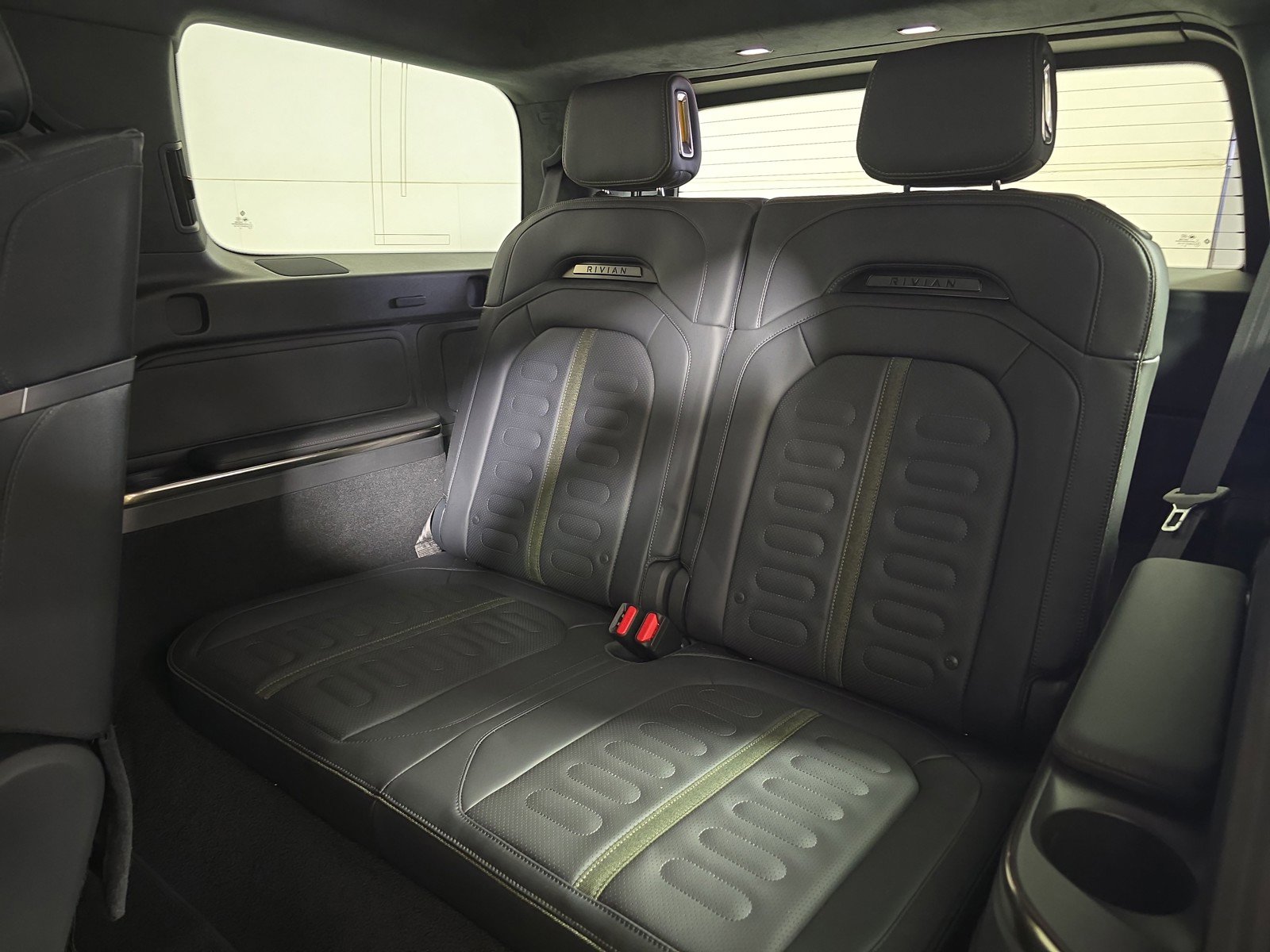 Used 2022 Rivian R1S Launch Edition image 22