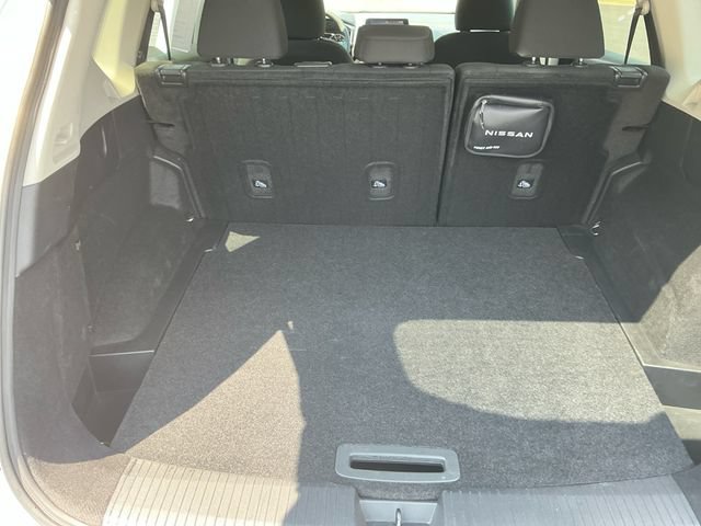 Used 2024 Nissan Rogue S AWD/4WD image 18