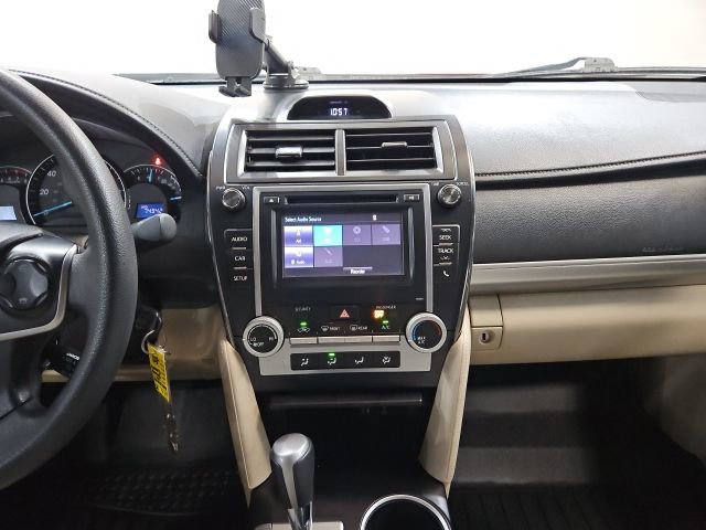 Used 2014 Toyota Camry LE image 16
