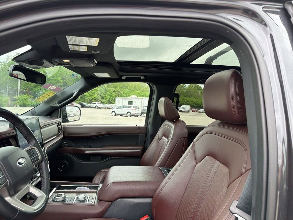 Used 2024 Ford Expedition Limited AWD/4WD image 12
