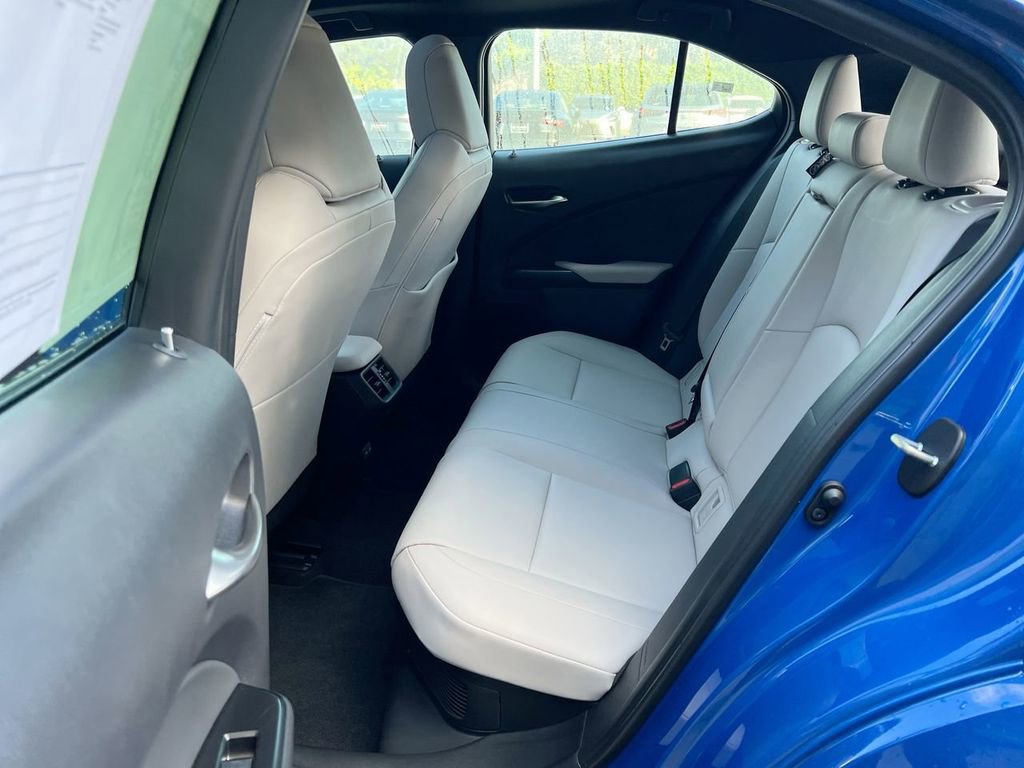 Certified 2025 Lexus UX 300h FWD w/ Accessory Package (Z2) image 19