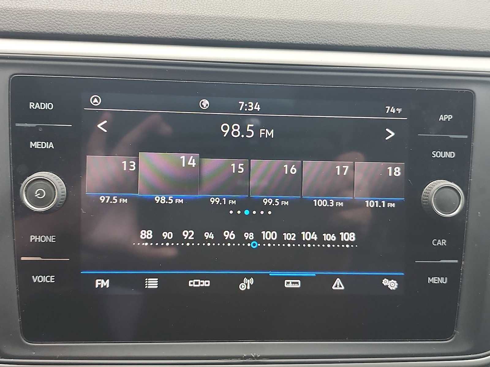 Used 2021 Volkswagen Atlas Cross Sport SE image 17