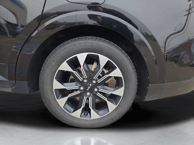 Used 2023 Kia Carnival EX FWD image 32