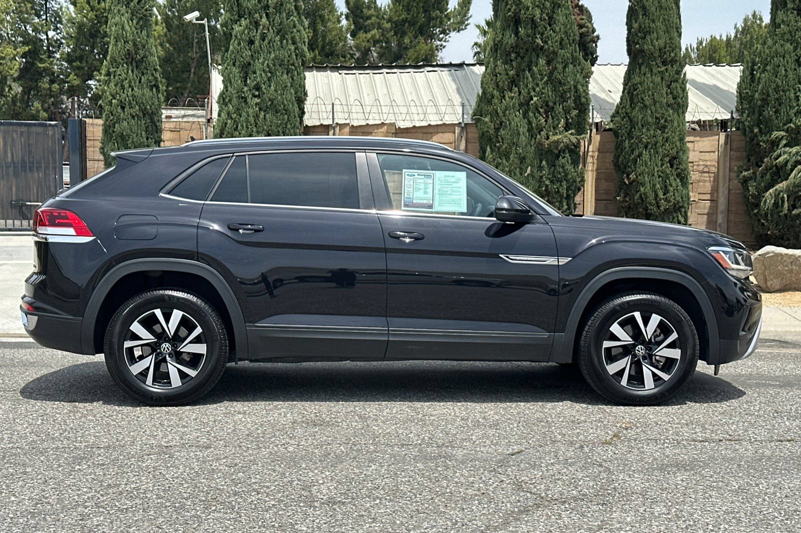 Used 2021 Volkswagen Atlas Cross Sport SE AWD/4WD image 3