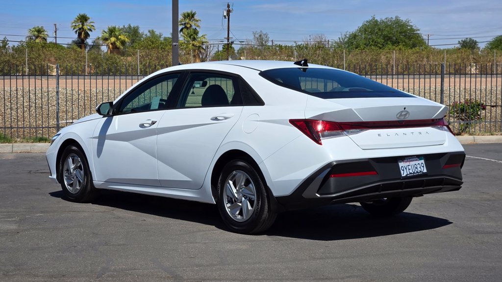 Used 2026 Hyundai Elantra SE FWD image 6