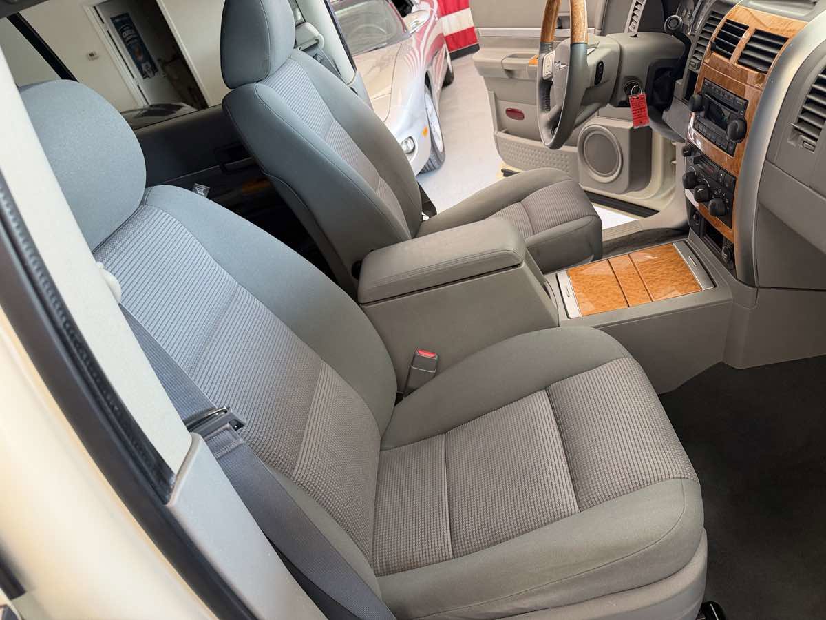 Used 2007 Chrysler Aspen Limited RWD image 19