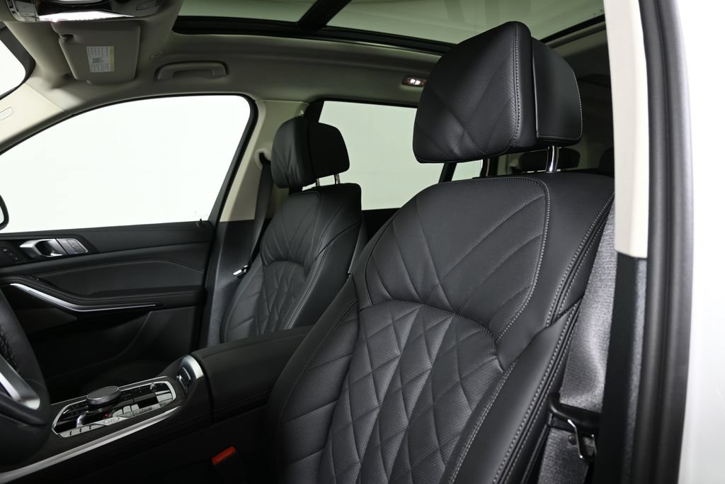 Used 2027 BMW X7 xDrive40i AWD/4WD image 16