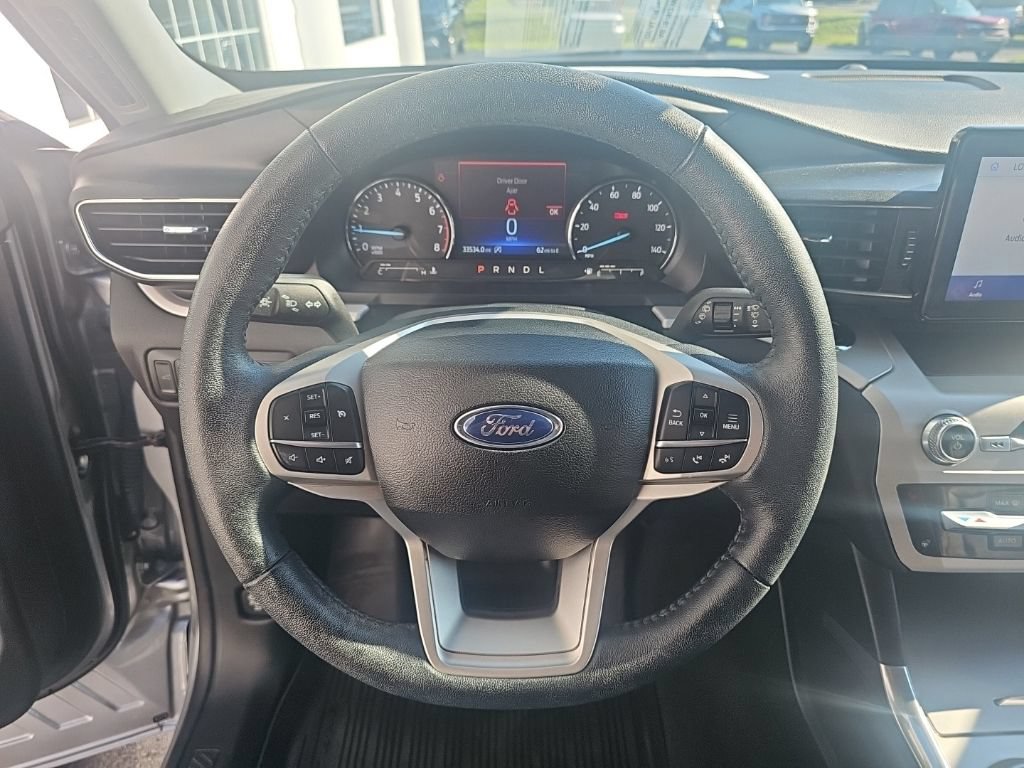 Used 2024 Ford Explorer XLT w/ Equipment Group 202A AWD/4WD image 13