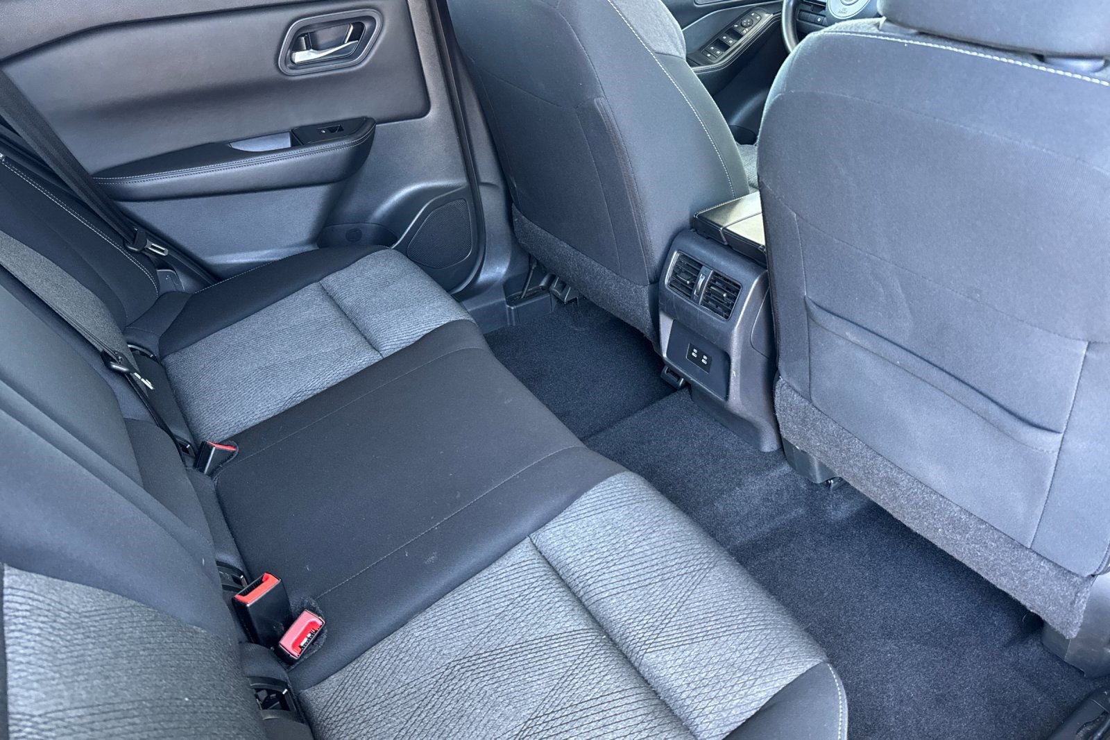 Used 2024 Nissan Rogue SV FWD image 29