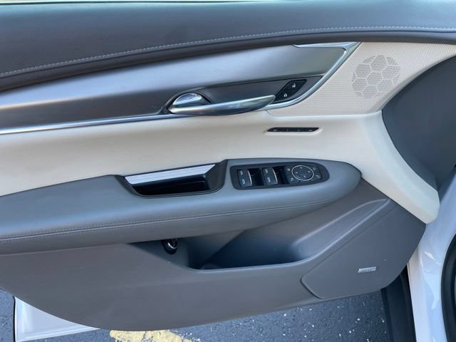 Used 2017 Cadillac XT5 Luxury w/ Driver Awareness Package AWD/4WD image 19