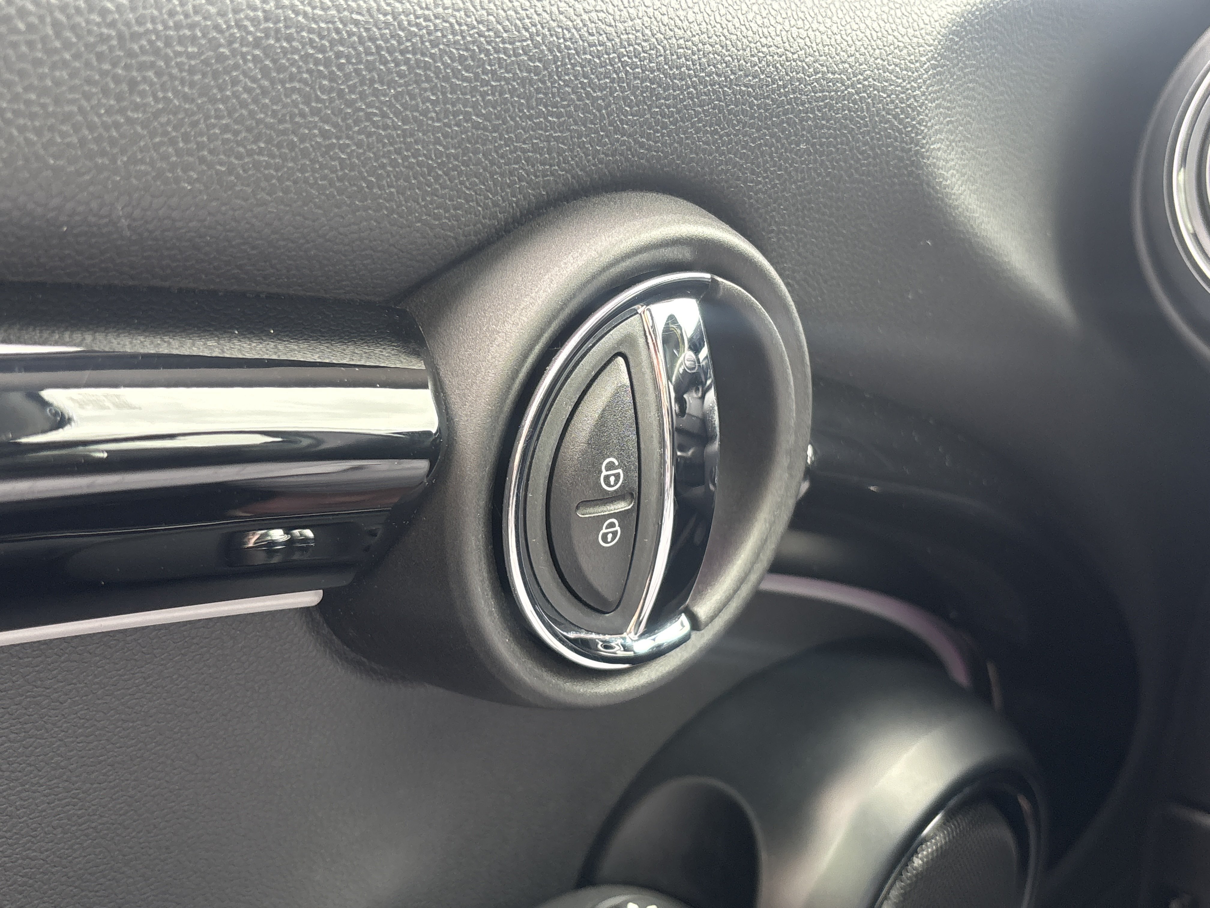 Used 2024 MINI Cooper SE FWD image 19
