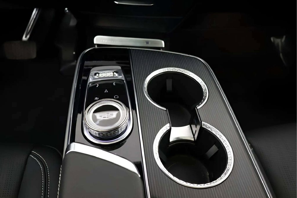 Used 2024 Cadillac Lyriq Luxury RWD image 31