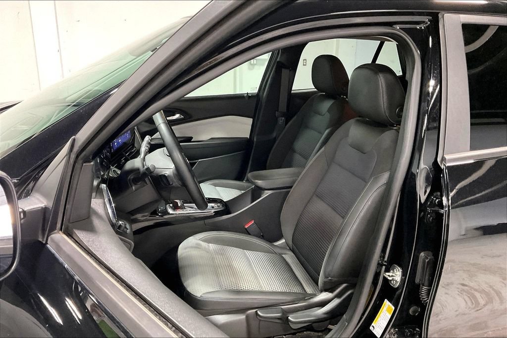 Used 2024 Chevrolet Trax LT w/ Driver Confidence Package FWD image 30