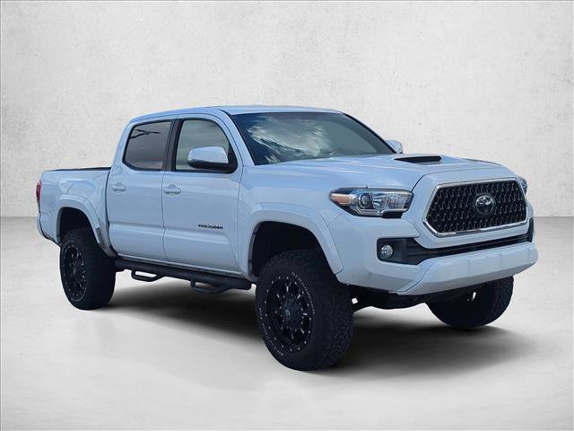 Used 2017 Toyota Tacoma TRD Sport w/ Tow Package (A/T) image 3