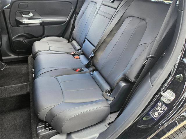 Used 2025 Mercedes-Benz GLB 250 image 18