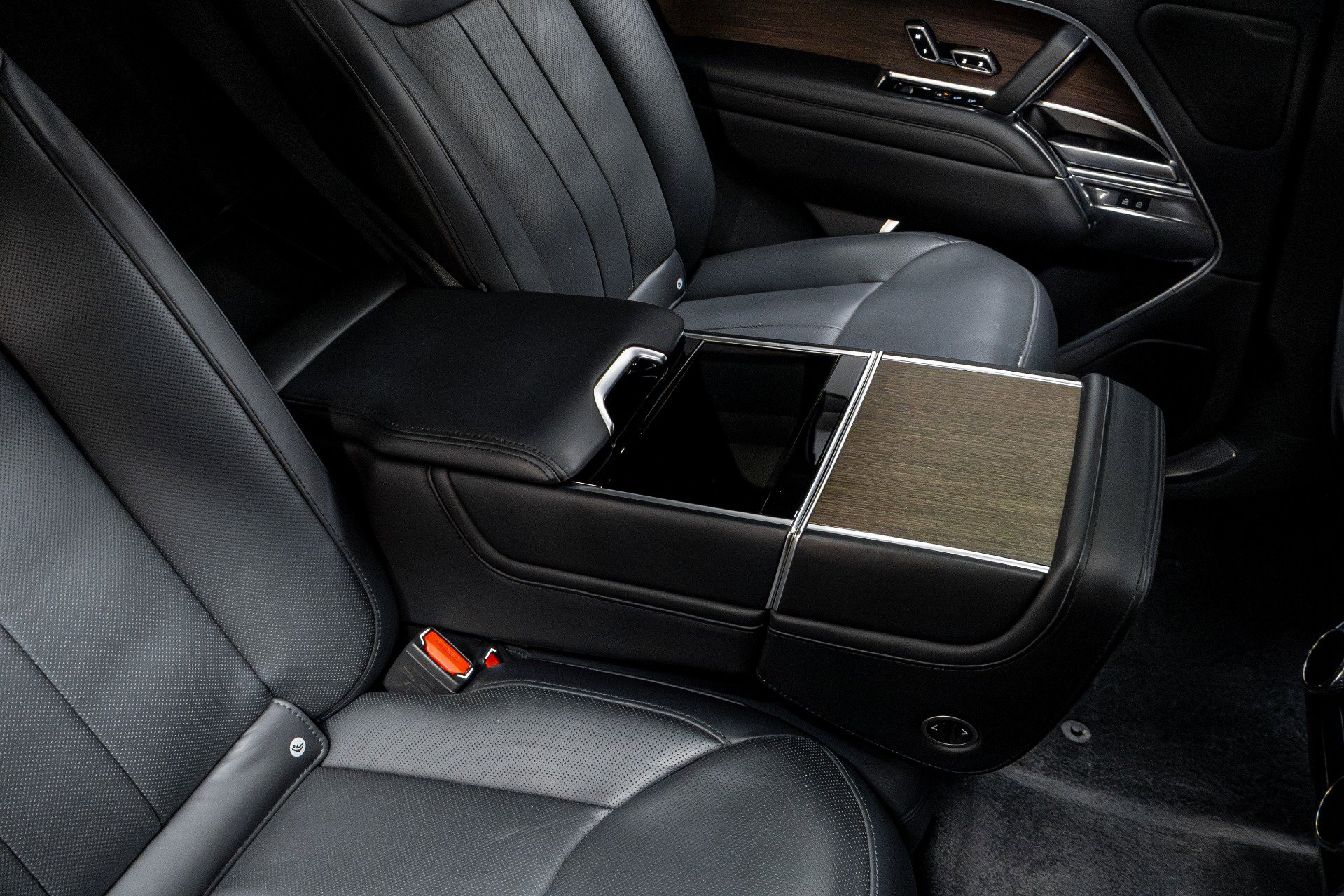 Used 2023 Land Rover Range Rover Autobiography image 22