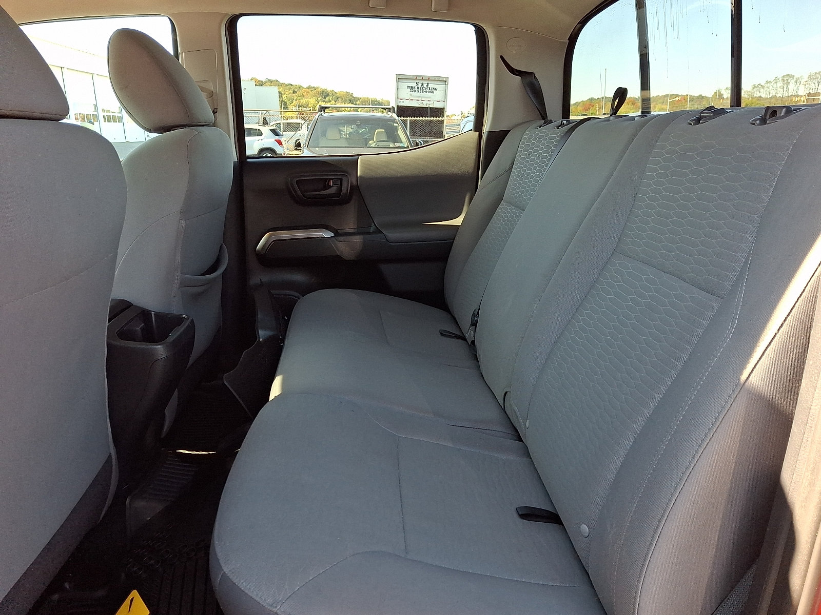 Used 2018 Toyota Tacoma SR5 AWD/4WD image 10