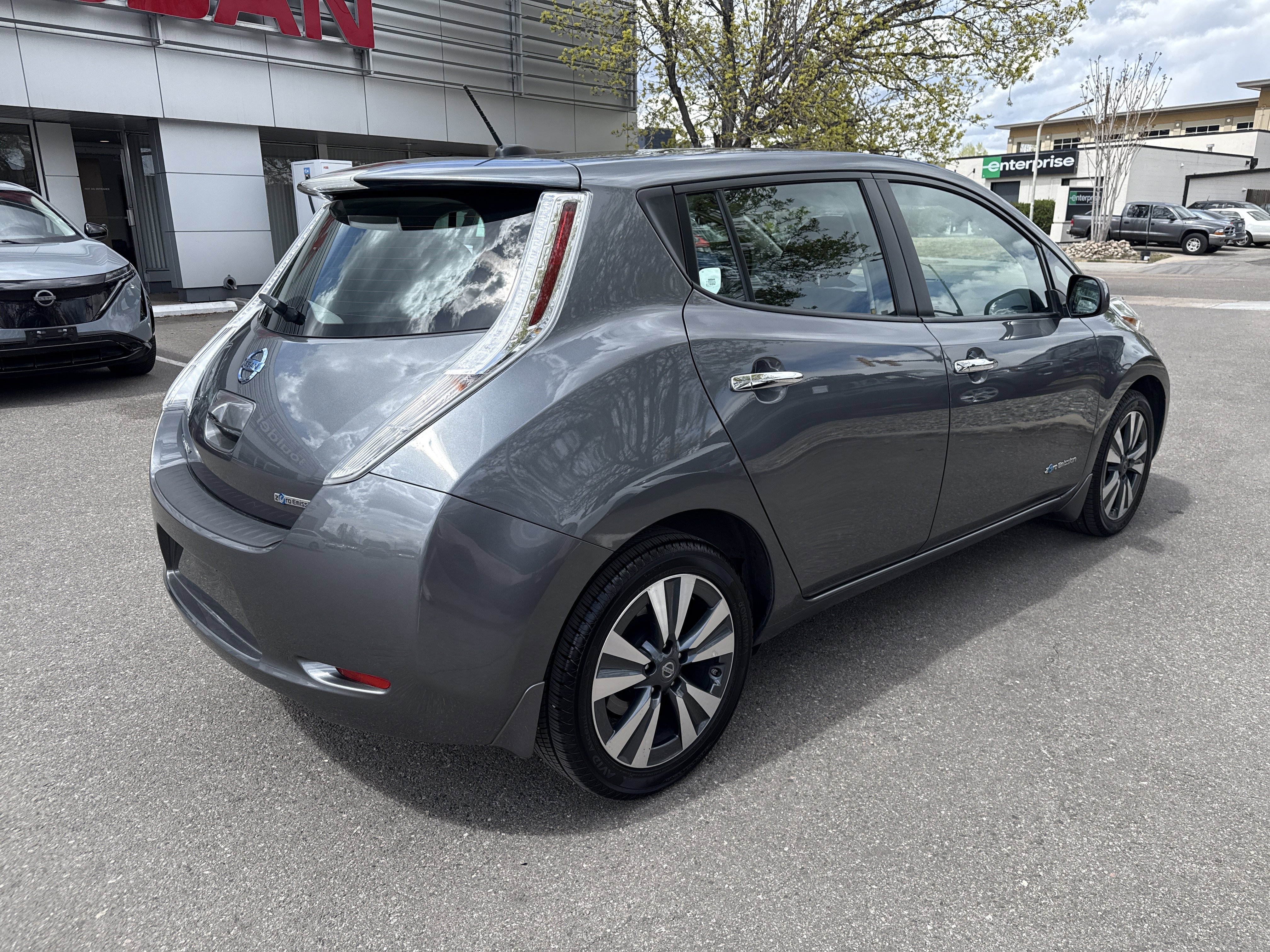 Used 2017 Nissan Leaf SV w/ Protection Package image 7